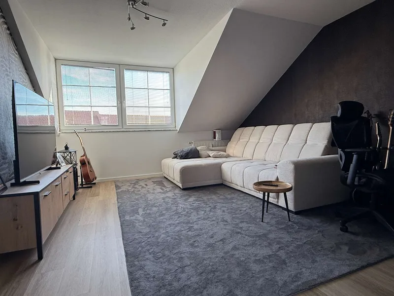 Sonnige Dachgeschosswohnung im Reihenendhaus — photo 1